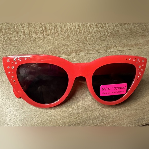 BETSEY JOHNSON- CAT EYE BITTY BLING SUNGLASSES (Red) ⚡️NWT⚡️ - Picture 1 of 11